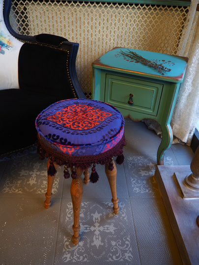 Turkish Purple Velvet Fabric Wooden Leg Decorative Pouffe & 2 Free 4545 Pillowcases -Ottoman Chair-Turkish Pouffe-Moraccan Pouf