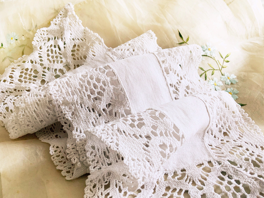Rustic White Vintage Linen Table Runner - Heavyweight Torchon Lace Border Nice Quality