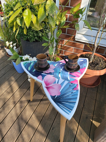 Irregular Shaped Coffee Table in Wood With Tropical Pattern Summer Vibes Trefoil Middle Palm Leaves & Pink Flowers Print Top