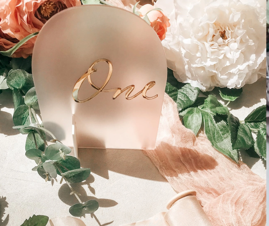 Wedding Table Number Holders Calligraphy Personalized Gold Mirror Clear Acrylic Sign Modern Luxury Decorations Engraved