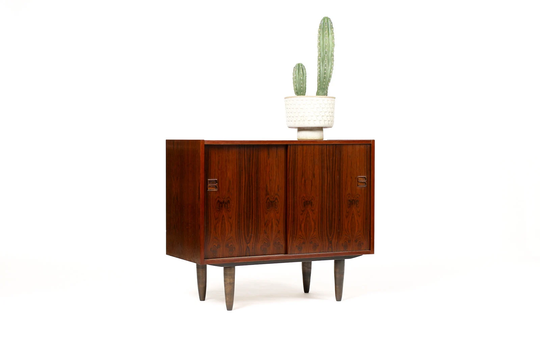 Danish Modern/Mid Century Compact Rosewood Credenza Sideboard Sliding Doors