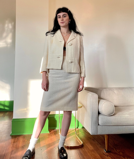 1960S Boucle Cream Mod Suit With Pencil Skirt & Boxy Jacket Size Small