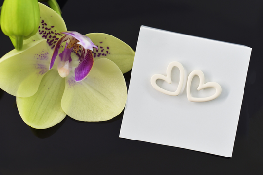 Color Earrings, Ce-Ear01Wh, 2Pcs, Matte Enamel Coated Brass, White, Colored Heart Heart 14x12mm