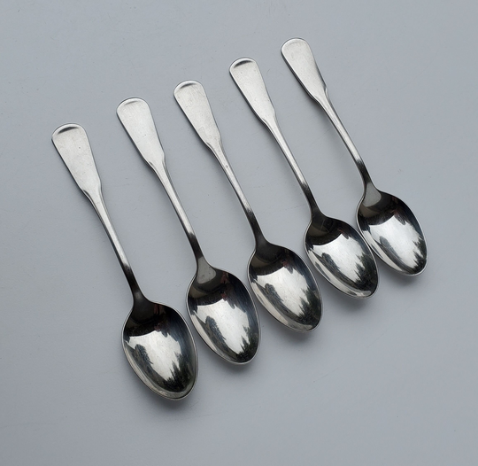 Oneida Deluxe Stainless Yankee Clipper Pattern - Set Of 5 Teaspoons Satin Finish Fiddle Handle Design 6"