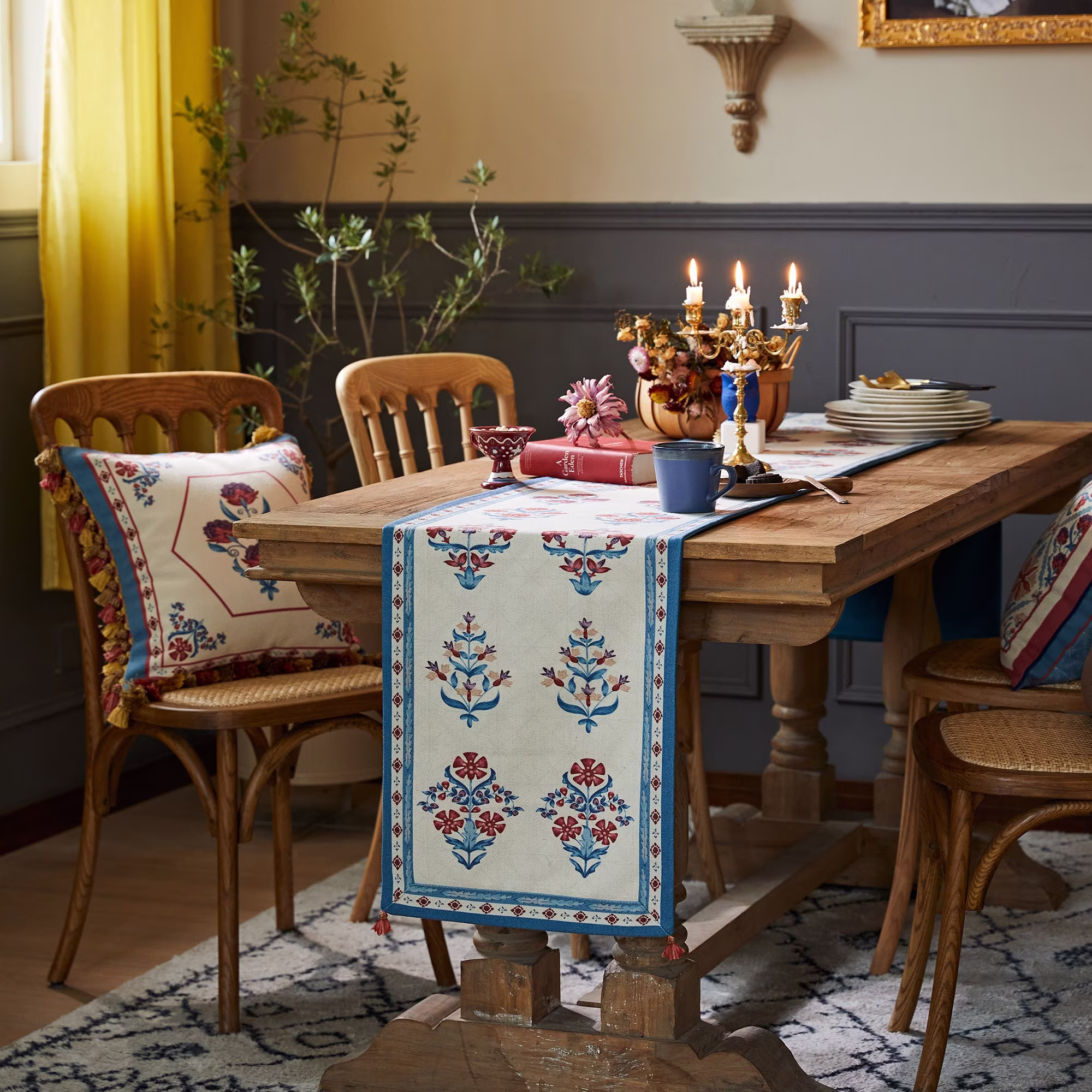 Flourishing Flowers Table Runner, Classic Rectangular Linens For Kitchen Dining Picnic Coffee