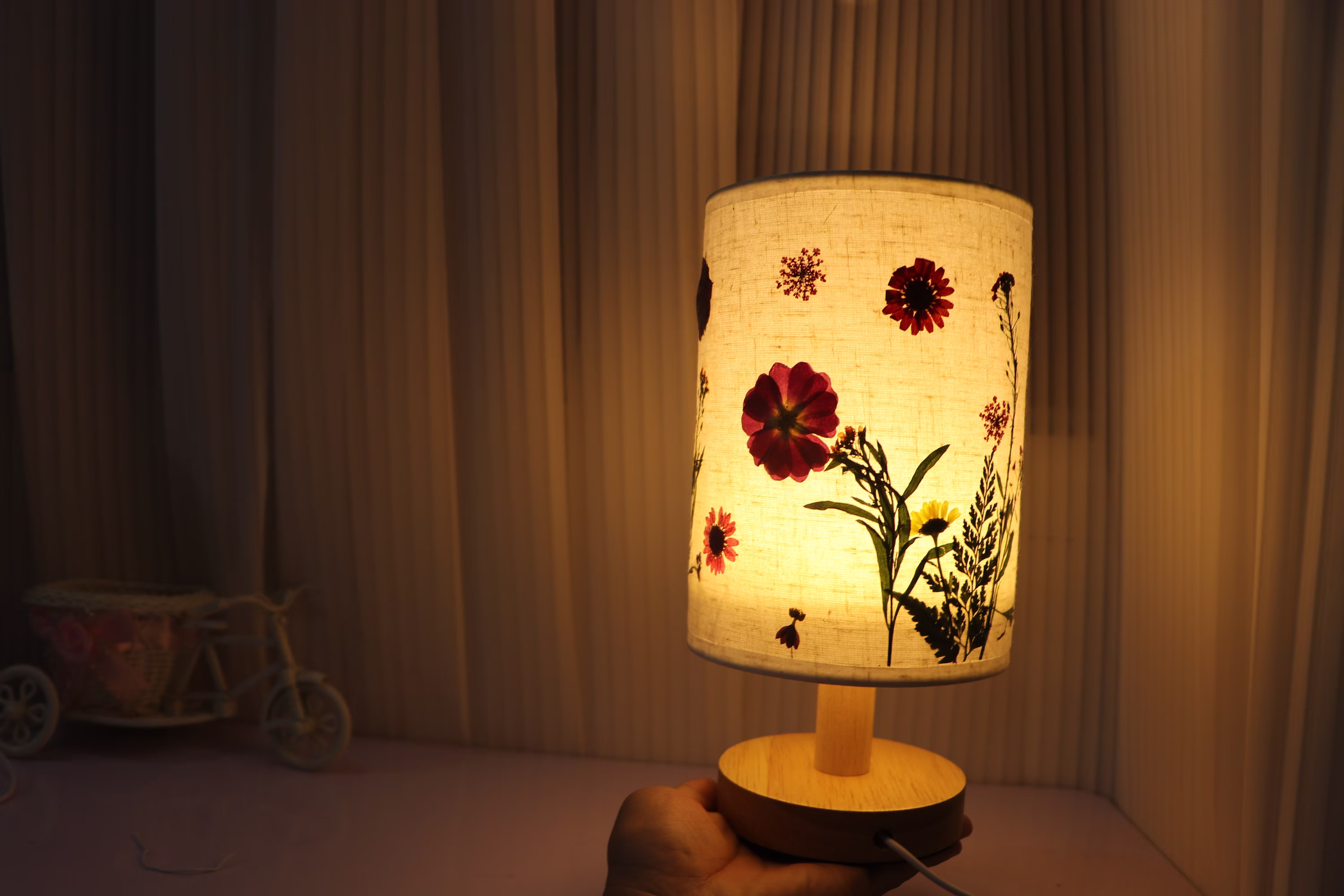 Embossed Table Lamp, Diy Bedroom Retro Embossing, Salon Specimen Bedside Ppersonalized Creative Gift