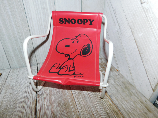 Vtg Little Snoopy Red Chair, Snoopy, Peanuts Gang, Cartoons, Toy Furniture, Charles M. Schulz, Vintage Toys, Daysgonebytreasures