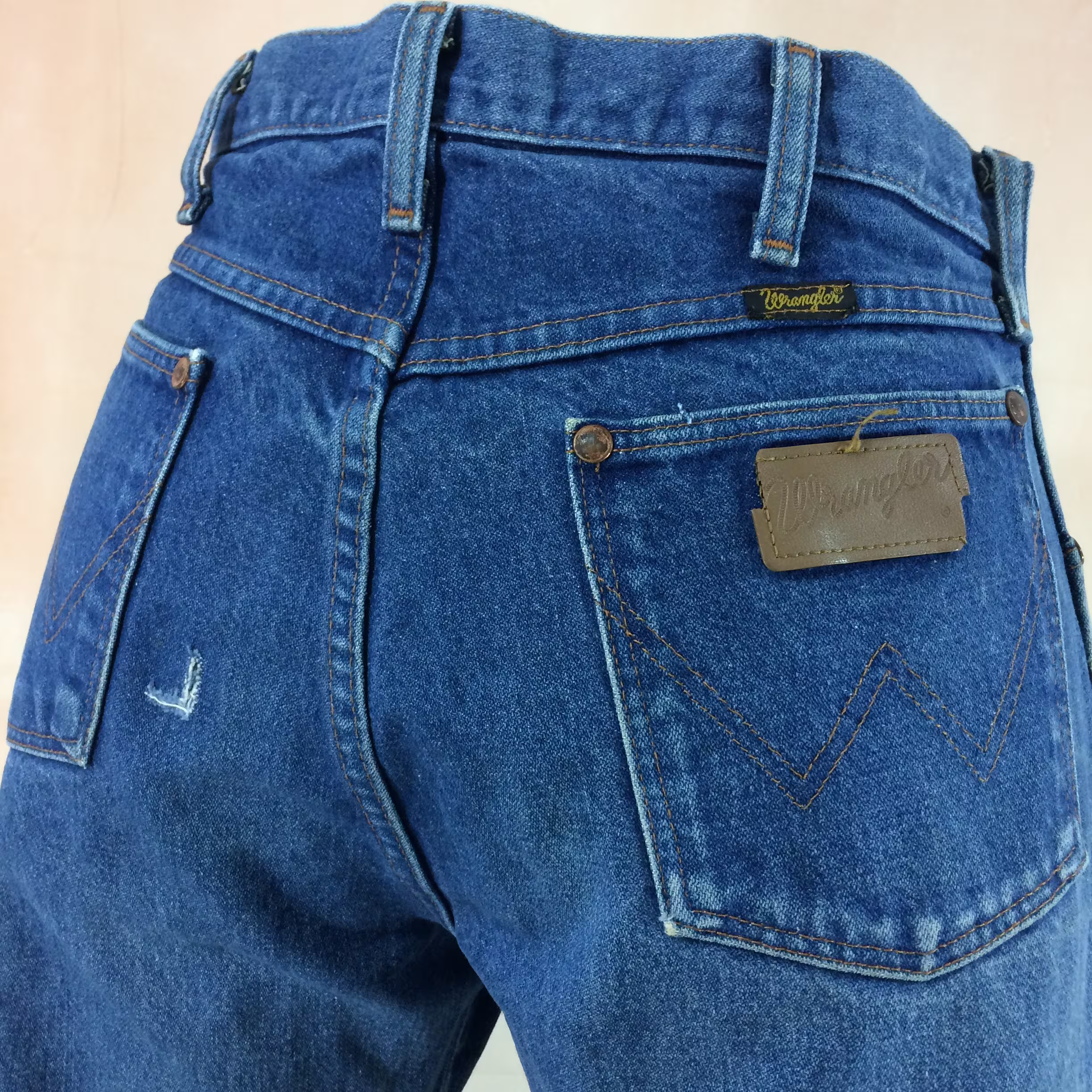 Size 32 Wrangler Vintage Western Jeans W32 L31 High Waist Distressed Boyfriends Mom Rodeo Riders Made in USA 32"