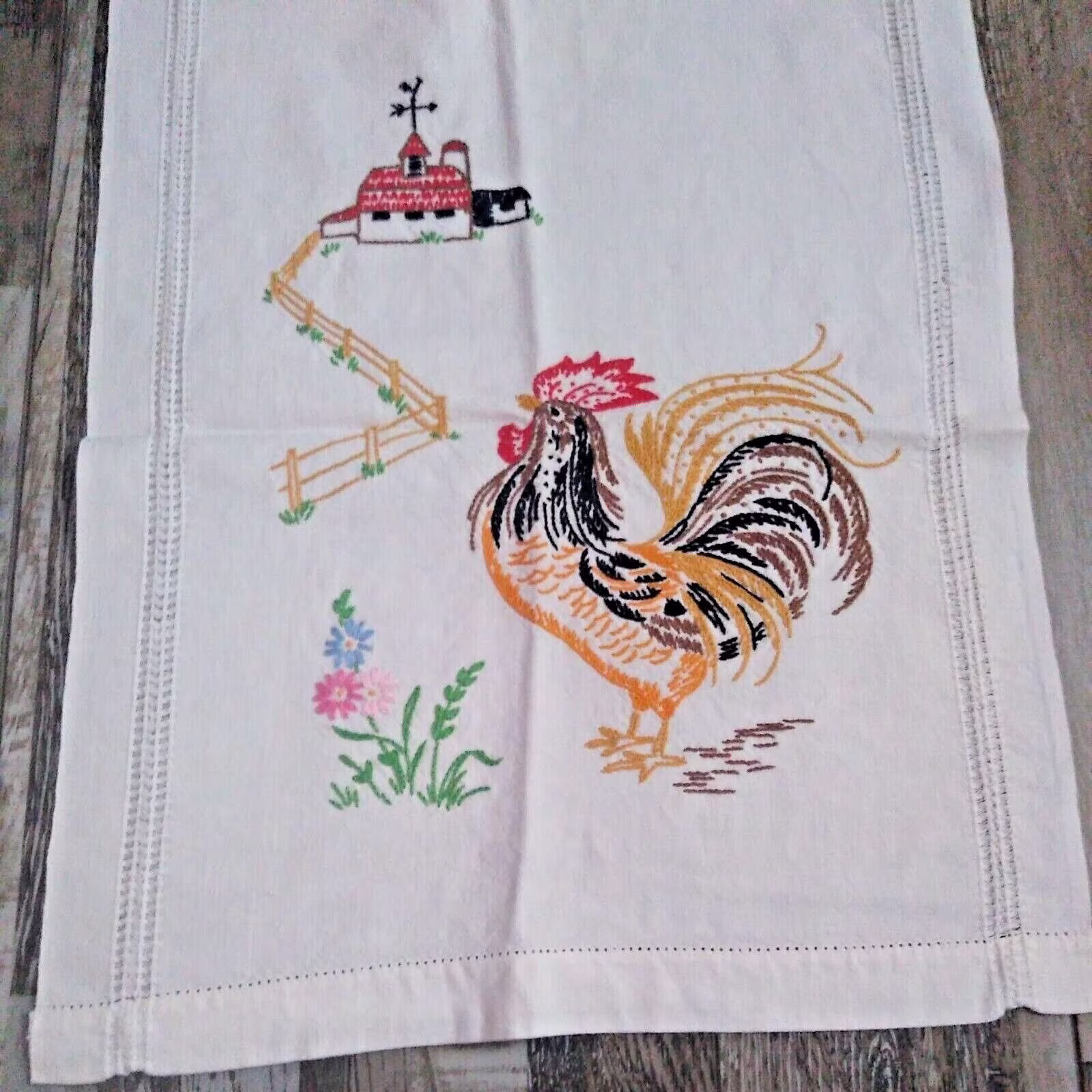 Hand Embroidered Table Runner Dresser Scarf Rooster & Barn Farmhouse Mcm 36x14.5