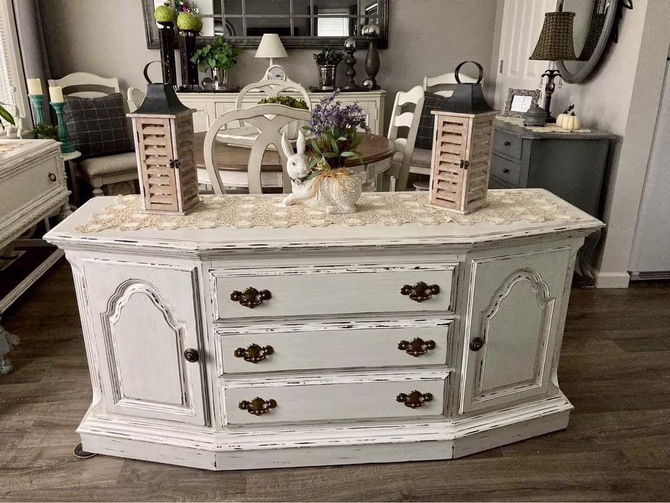 White Shabby Chic Country Farmhouse Distressed Buffet/ Sideboard/Credenza Tv Stand