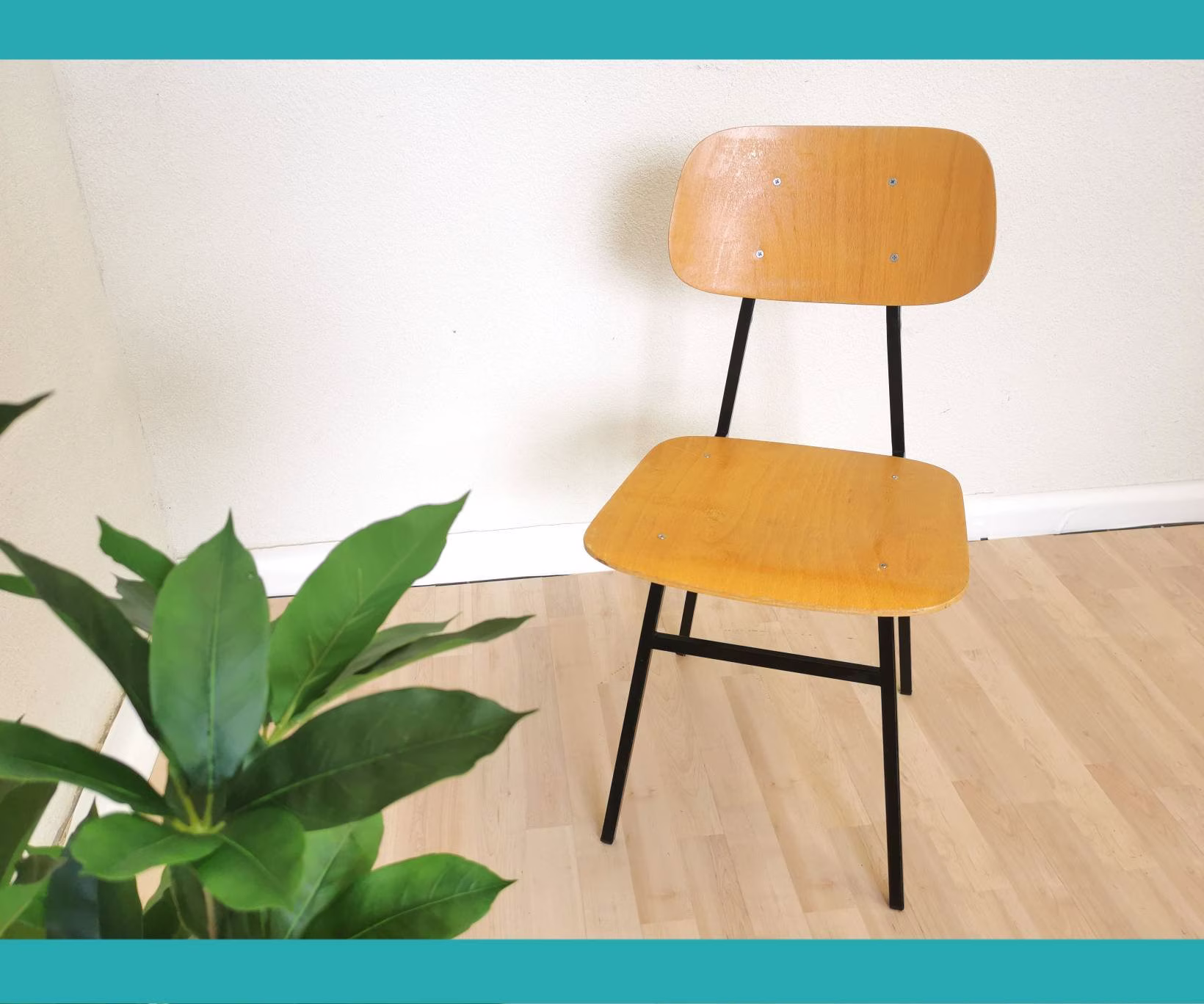 1 Of Vintage Wooden Dine Chairs With Metal Base/Made in Yugoslavia Industrial Style Retro Dining Bar Bistro Restaurant/ School Chair
