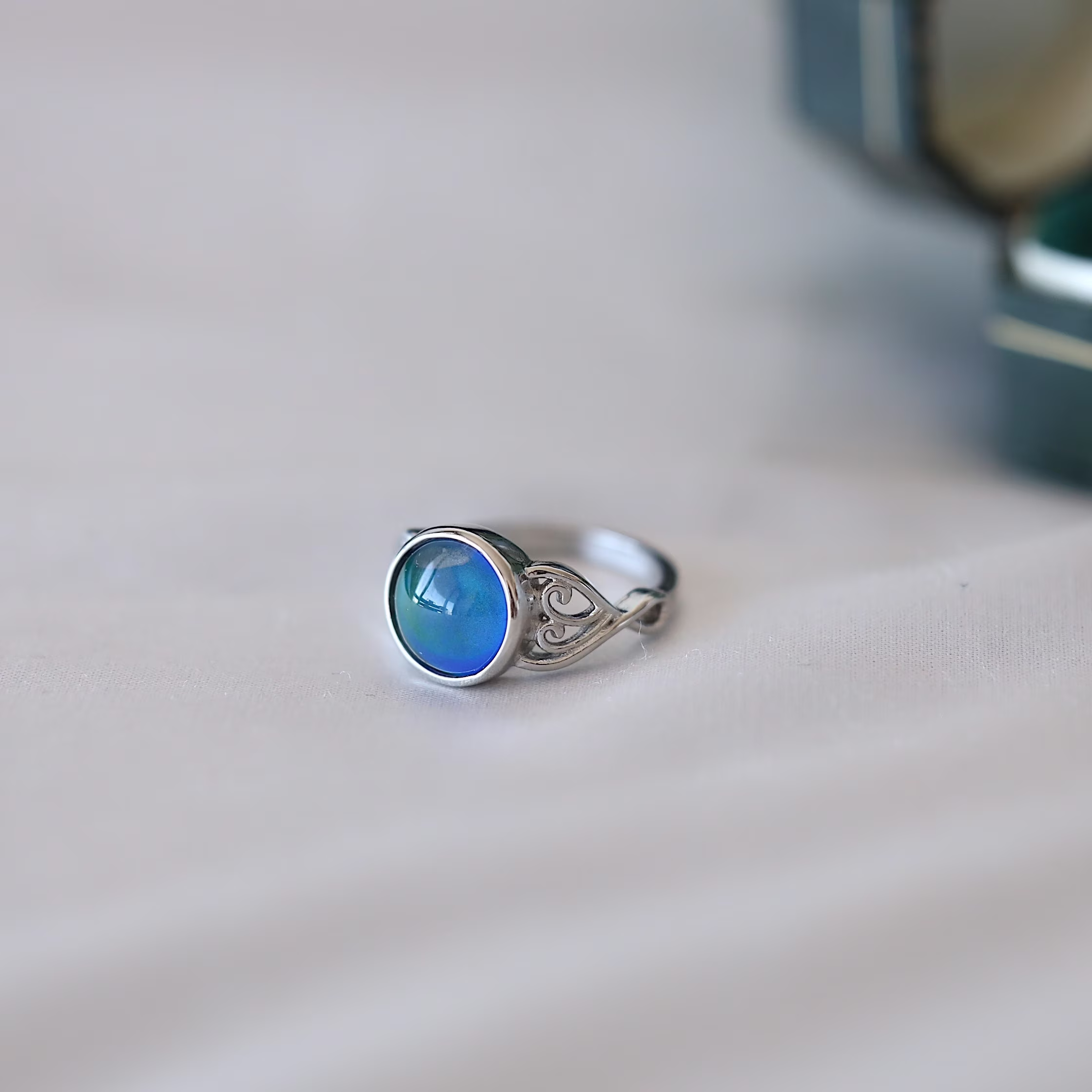 Color Change Ring, Mood Emotion Round Gem Colorful Energy Unisex Unique Design Gift Jewelry Ideas