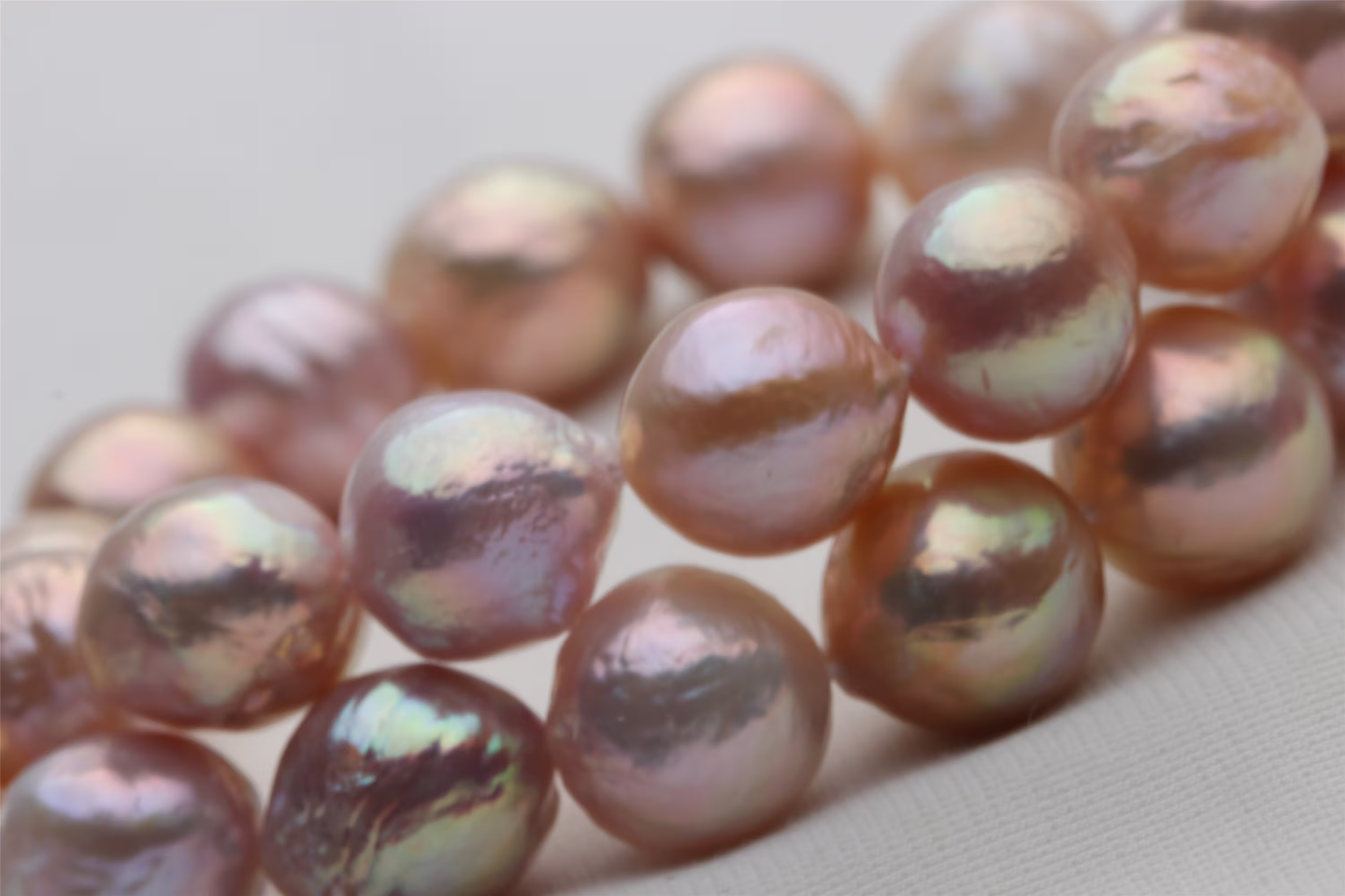 Natural Metallic Color Wrinkled Freshwater Nucleated Pearl Strand, Ehh002