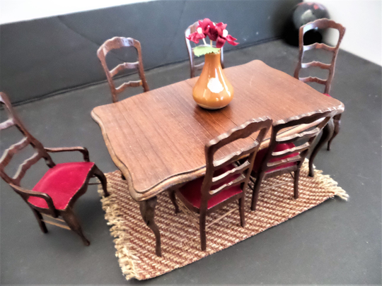 Dollhouse Dining Table With Chairs & Accessory's