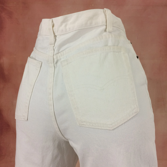 Size 28 Vintage Levis 501 Button Fly White Jeans W28 L32 Single Felled Mom Fit High Rise 80S Boyfriends Made in Usa