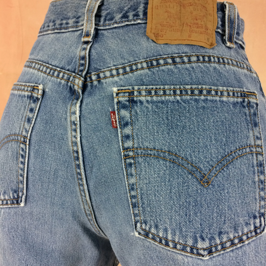 Sz 31 Vintage Levis 550 Light Wash Women's Jeans W31 L29 High Waisted Relaxed Fit 90S Classic Mom Boyfriends Made in Usa