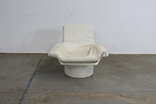 Mid-Century Modern Space Age Molded Plastic Swivel Lounge Chair By Futorian