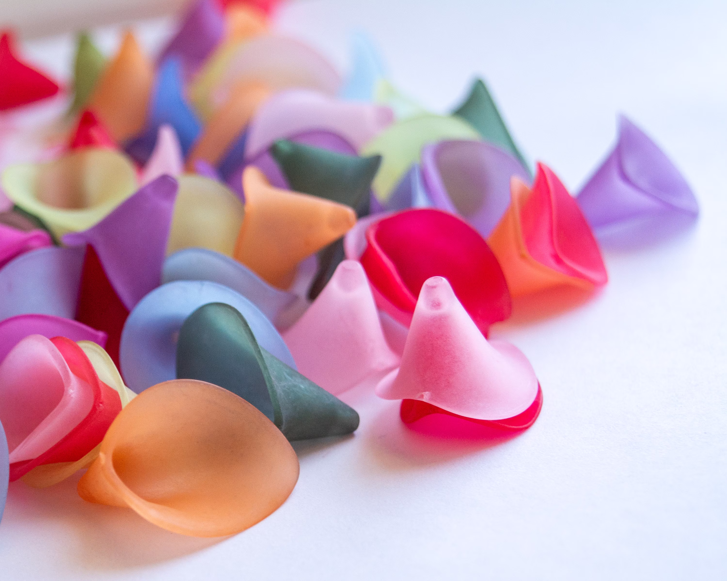 20x25mm Calla Lily Beads in Colorful Frosted Acrylic, Smooth Floral Flower Shaped Beads, Layer & Stackable, Nesting Shape, Diy Craft Ideas