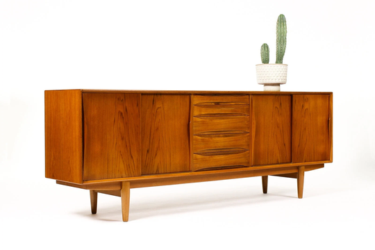 Danish Modern/Mid Century Teak Credenza Sideboard Sliding Doors Dyrlund