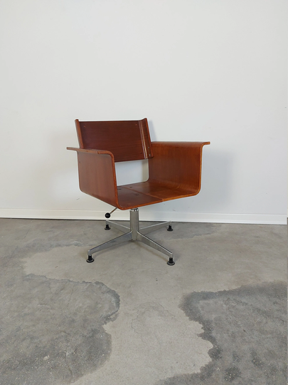 Armrest Chair | Swiveling, 1970S