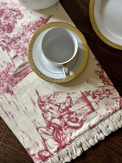 Red Toile Table Runner, Stof Festin Fabric, Kitchen Linens, Tabletop Decorating, French Tablecloth, Cottage Style, Farmhouse Style