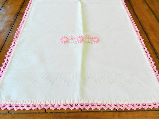 Nos Pink Runner, Dresser Scarf, Table Mat, Daisy, Made in Potugal