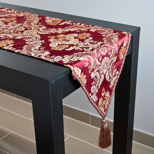 Sherry Kline Roselyn Table Runner