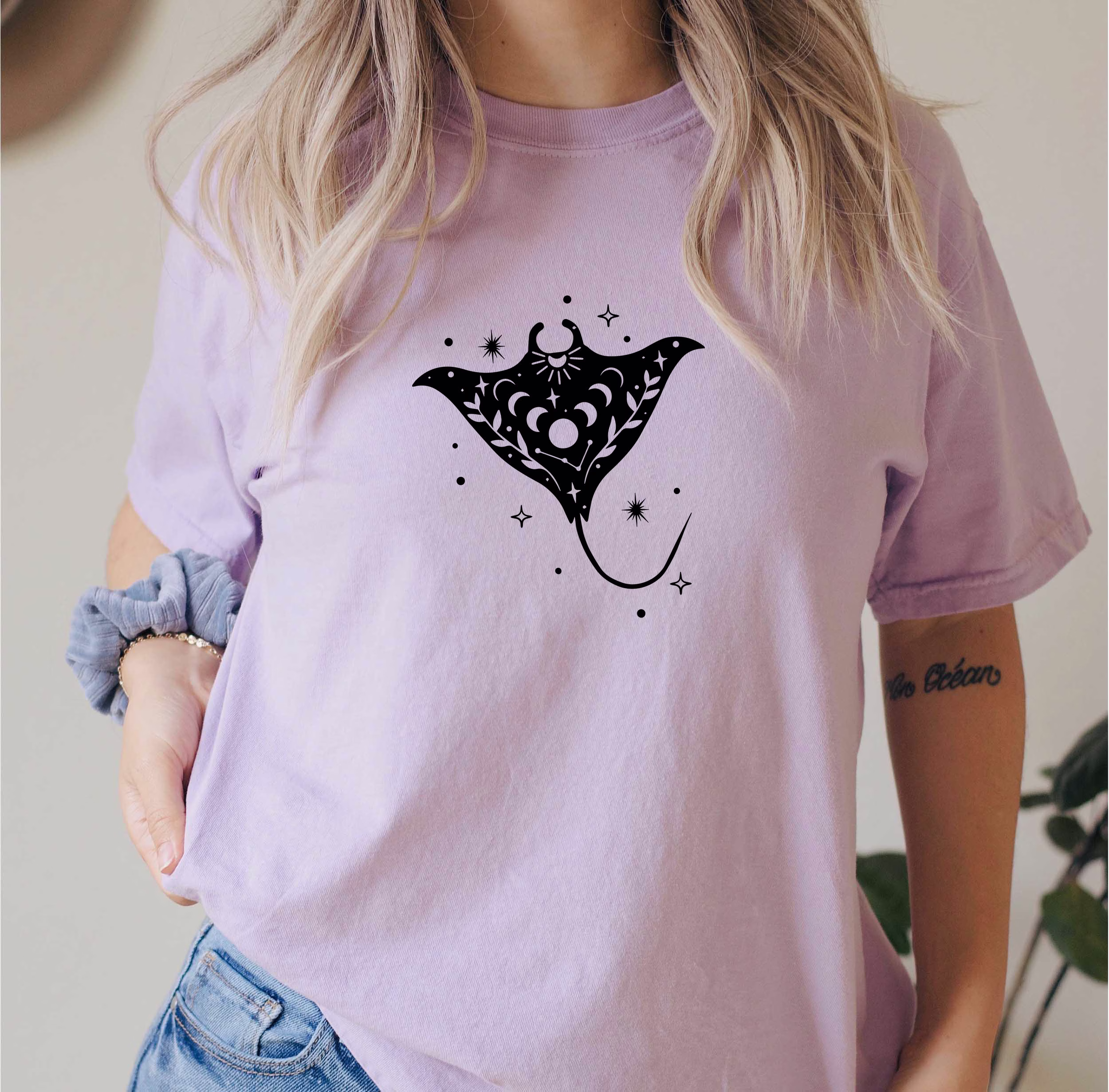 Comfort Colors Celestial Manta-Ray Shirt, Manta Ray Top, Animals T-Shirt, Comfy Oversized