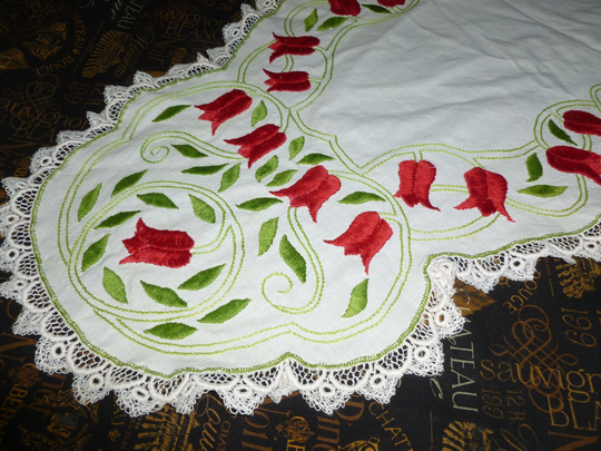 Antique Art Deco Table Runner Dresser Scarf Tulip Flowers Lace Embroidery 30 X 13"