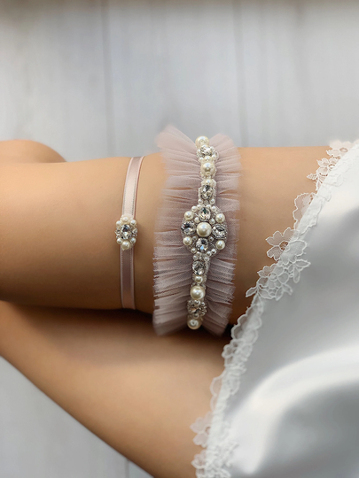 Dusty Lavender Tulle Garters Set For Bride, Luxury Pearl Leg Garter, Fancy Jeweled Bridal Garter Set, Handmade Ruffled Thigh