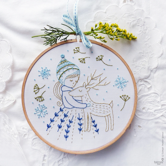 Golden Deer - Embroidery Hoop Art, Kit, Winter Embroidery, Christmas Ornaments, Hand Diy Kit, Embroidery Art, Broderie