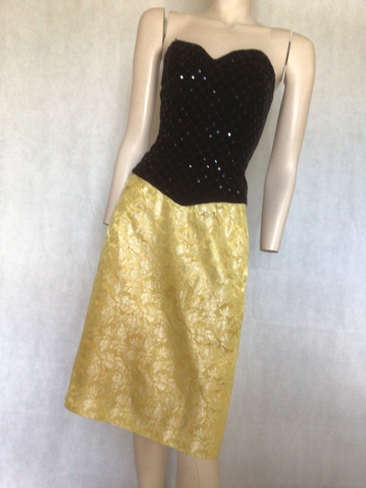 Vtg Gold Brocade Pencil Skirt With Kick Pleat. 10