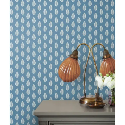 Leaf Pendant 2.25' L x 27" W Wallpaper Roll