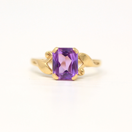 Sale - Created Color Change Sapphire Ring Retro 14K Yellow Gold Purple Pink 2.03 Ct Stone Vintage 1960S Era Size 6 1/4 Fine 60S Jewelry