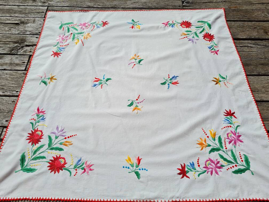 Hungarian Hand Embroidery, Table Runner, Kalocsa Embroidery, Runner Embroidered Floral, Hungary Folk, Table Decor, Kalocsa