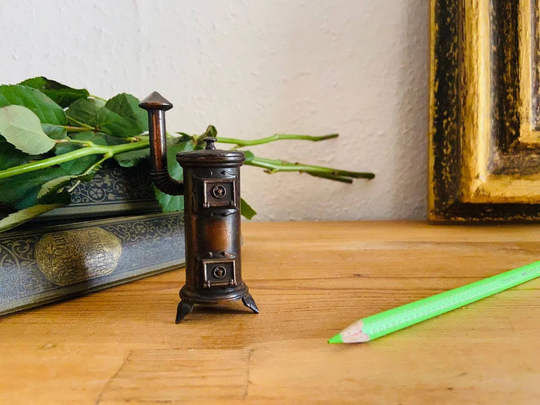 Cast-Iron Wood Stove Pencil Sharpener, Vintage Stationery, Burning Figurine, Retro Desk Accessories