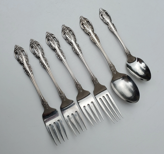 Oneida Stainless Pembrooke Pattern - Mixed Lot Of 6 Pieces 3 Salad Forks 1 Dinner Fork Teaspoon Soup Spoon Ornate Handles