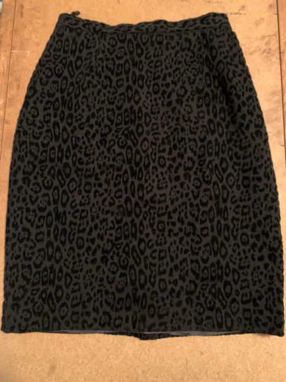 Vintage Olsen Collection Black & Animal Print Small Pencil Skirt Barely Worn in Excellent Condition