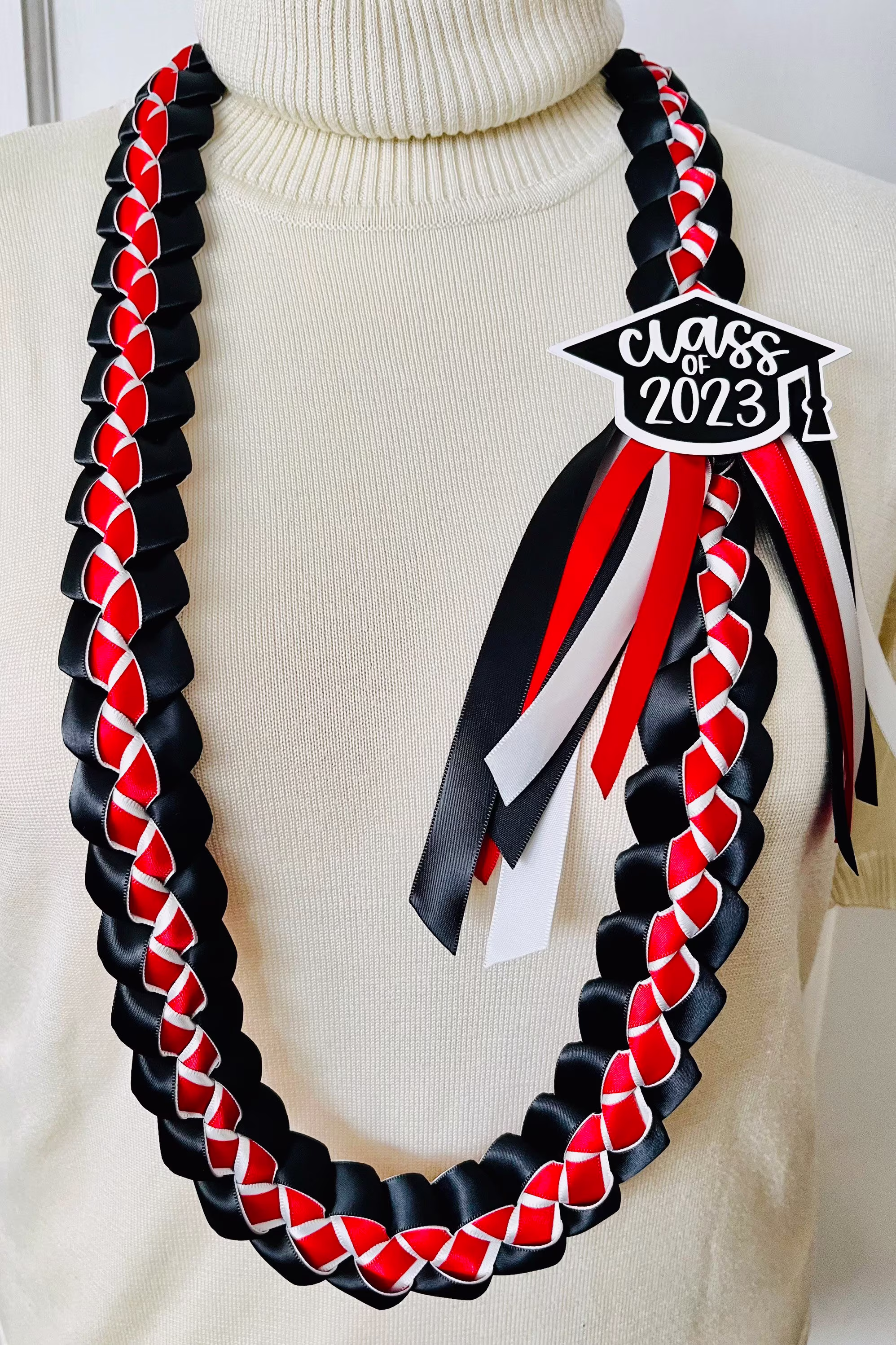 Class Of 2023 3 Color Graduation Lei - Black, White, Red