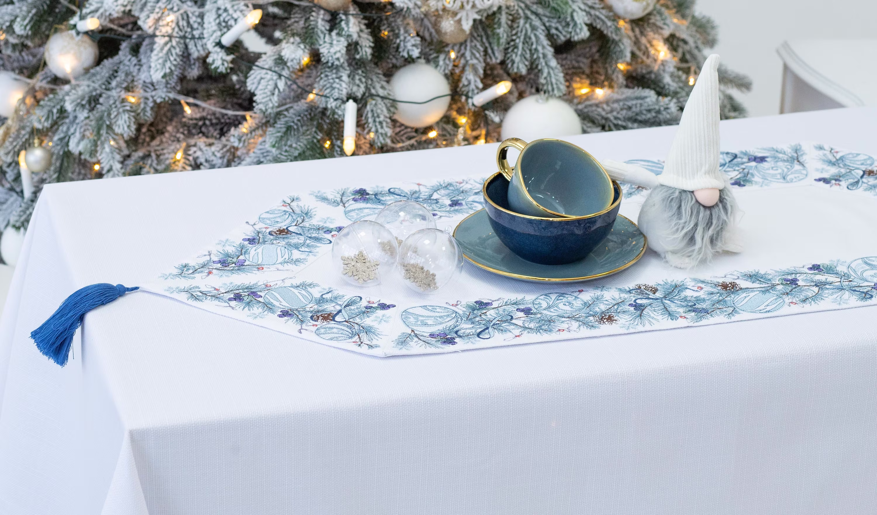 Embroidered Christmas Table Runner, Table Linens, Decor, Xmas Napkins