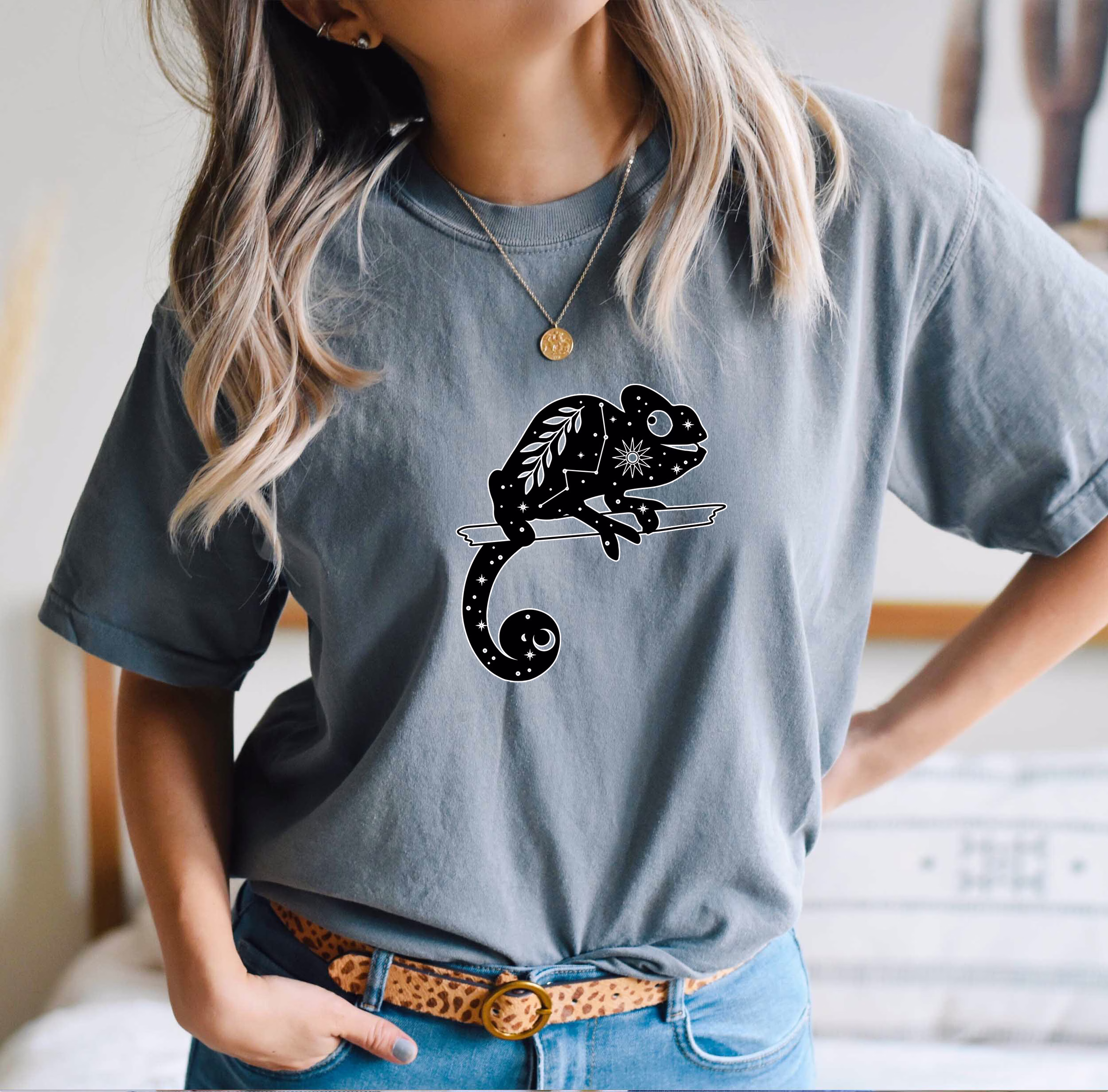 Comfort Colors Celestial Animals Shirt, Gecko Top, T-Shirt, Comfy Oversized Boho Shirt