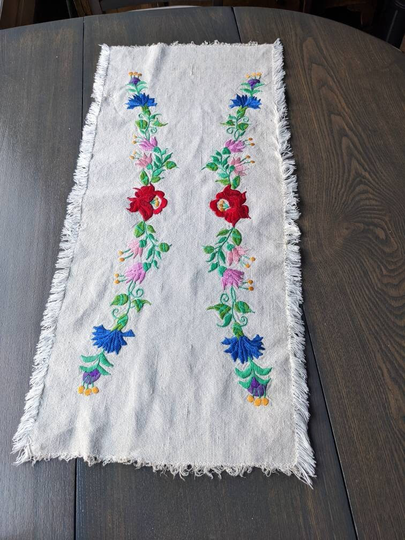 Embroidered Flowers Table Runner Topper
