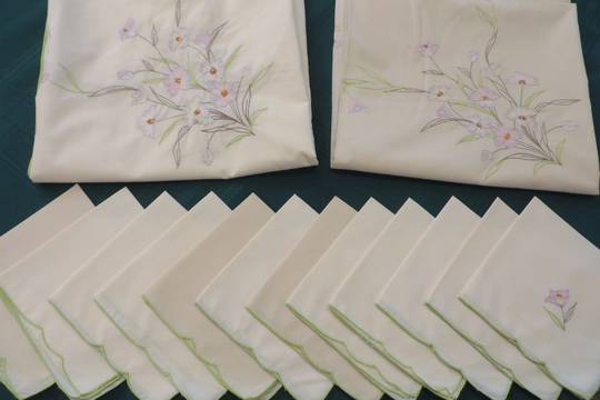 Vintage Embroidered Asian Table Linens // 2 Tablecloths, 12 Napkins Machine Embroidered, Scalloped Edges, Beige, Green, Pink