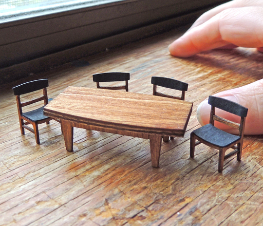148 Dining Table & Chairs Kit