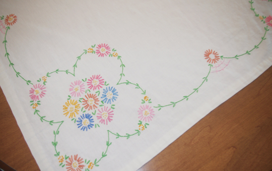 Vintage Small Tablecloth/Table Topper Embroidered Daisies