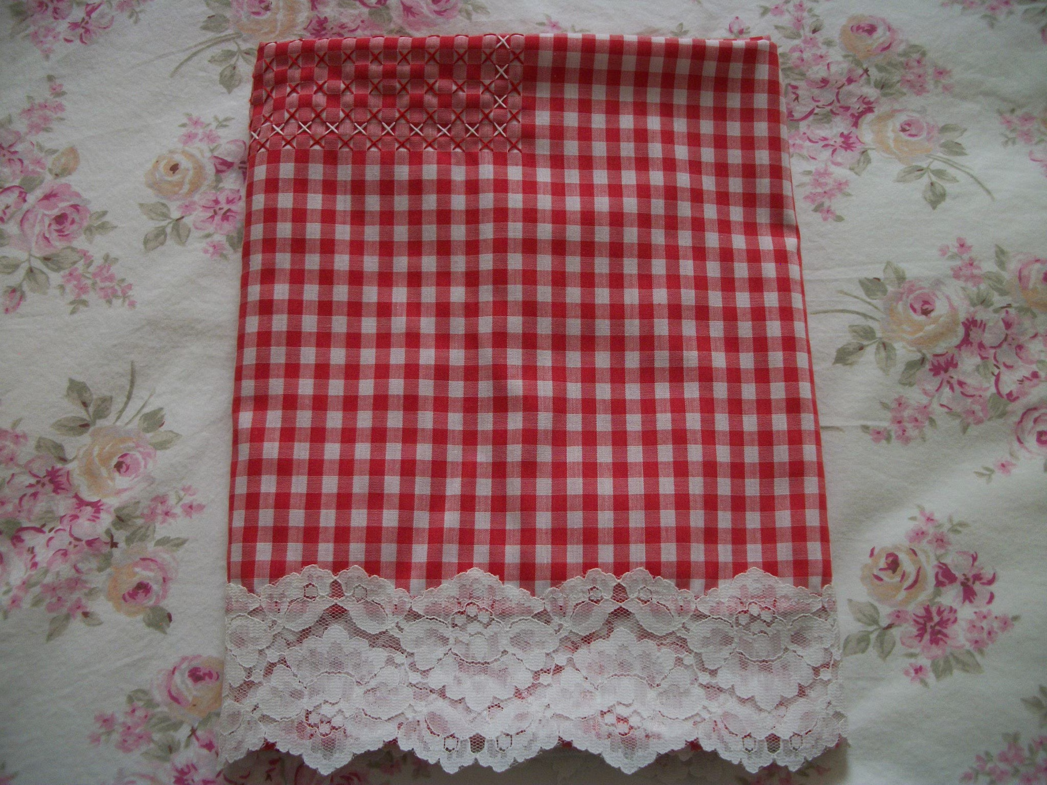 Vintage Red & White Check Picnic Table Cloth, Cross Stitch, Star Pattern, 49" Square, Cotton Poly, Wide Lace Trim