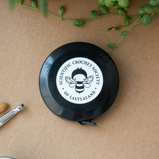 Black Retractable Tape Measure Metric & Inch Scale, Flexible, 3 Lalylala Designs For Handicraft, Sewing, Knitting, Crochet Tool, Mm, cm