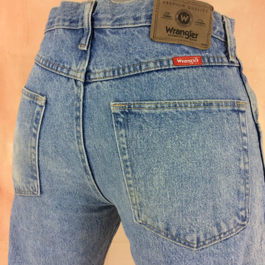 Sz 32 Vintage Wrangler Western Jeans High Waisted Straight Leg 90S Light Wash Denim Distressed Classic Mom Boyfriend Made in Mexico