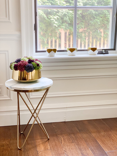 Round Ice Calacatta End Table With Glossy Base