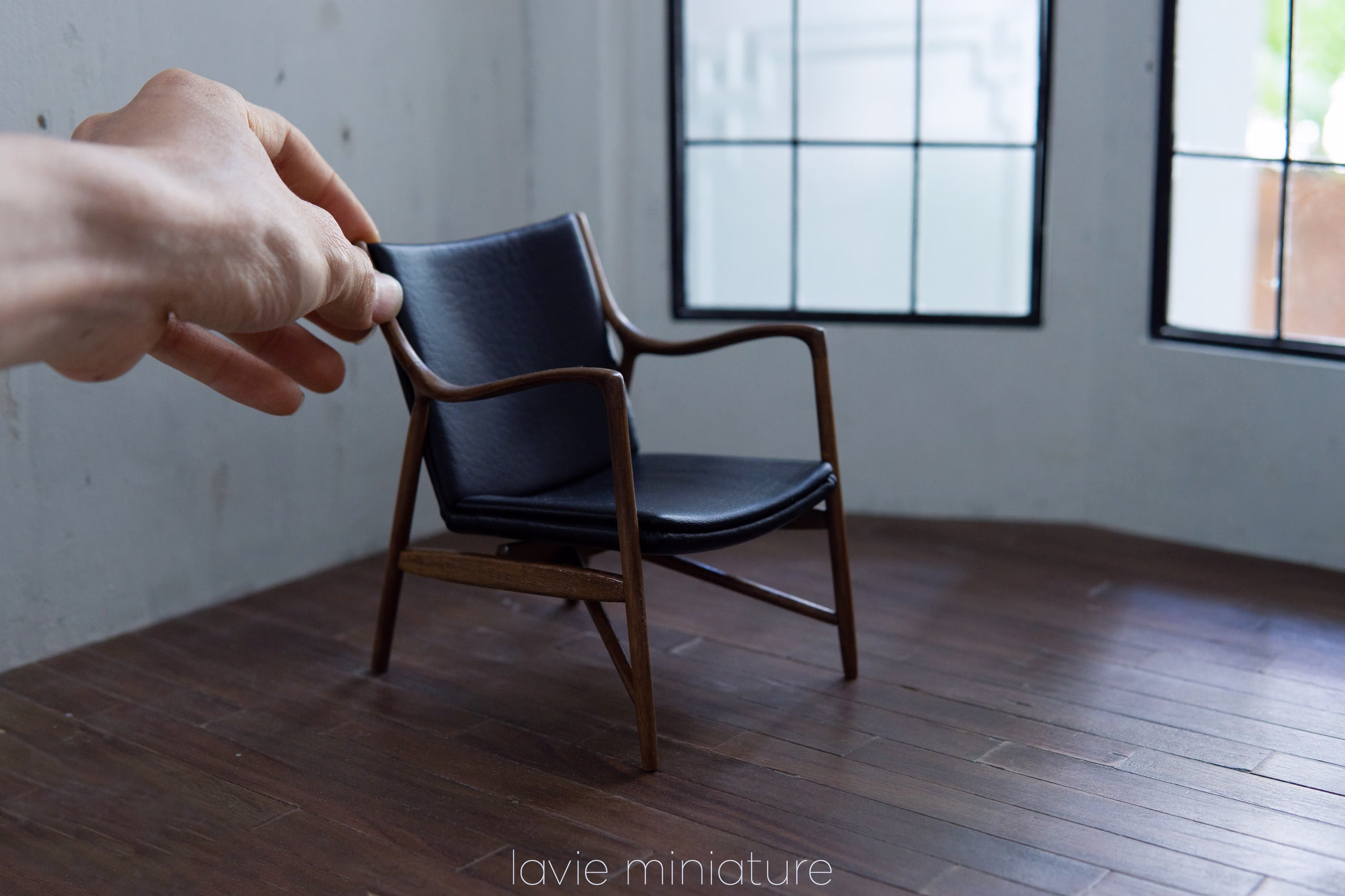 Chair 45 Miniature | Black 16 Scale - Furniture Miniatures For Doll, Blythe, Bjd Roombox, Vintage Dollhouse, Ooak Doll